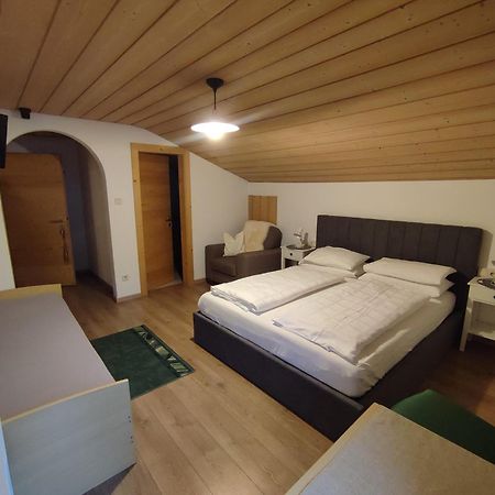 Garni Hattlerhof B&B Brunico Exterior photo