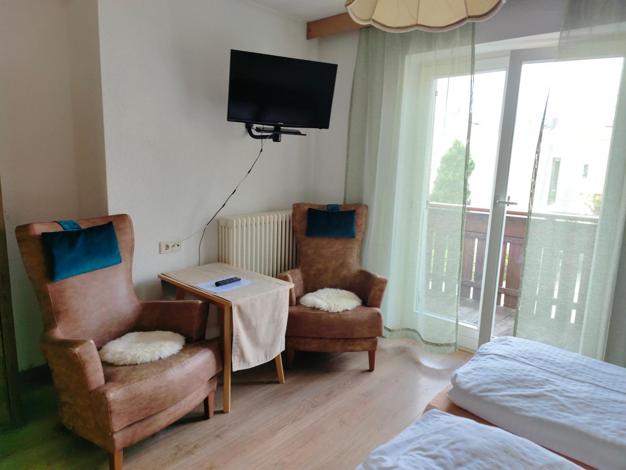 Garni Hattlerhof B&B Brunico Exterior photo
