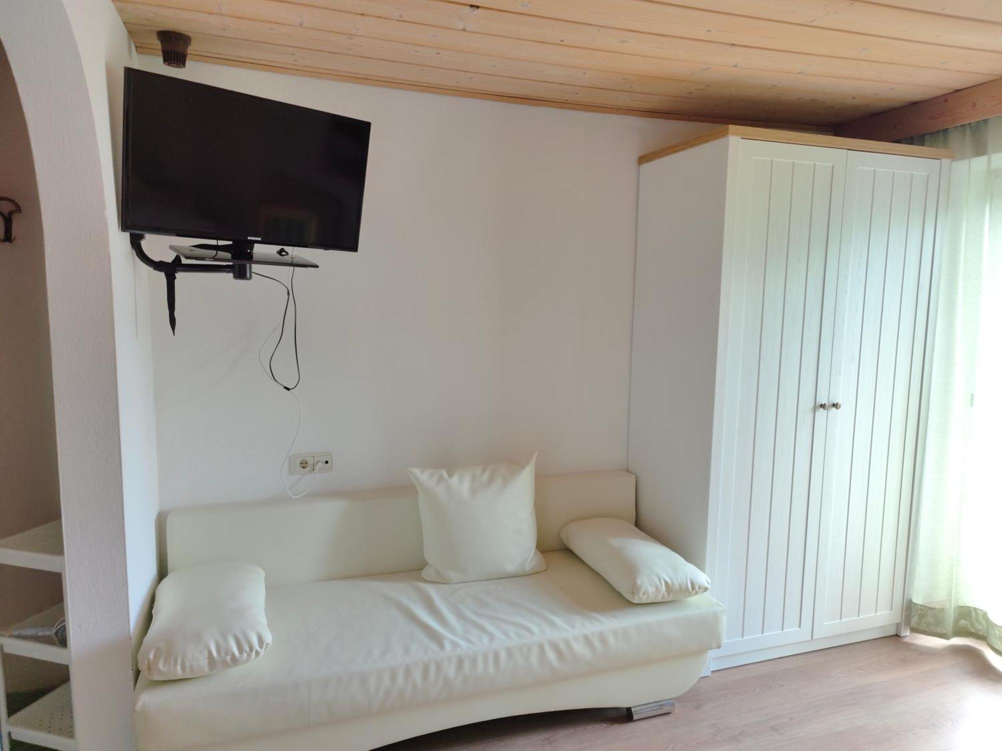 Garni Hattlerhof B&B Brunico Exterior photo