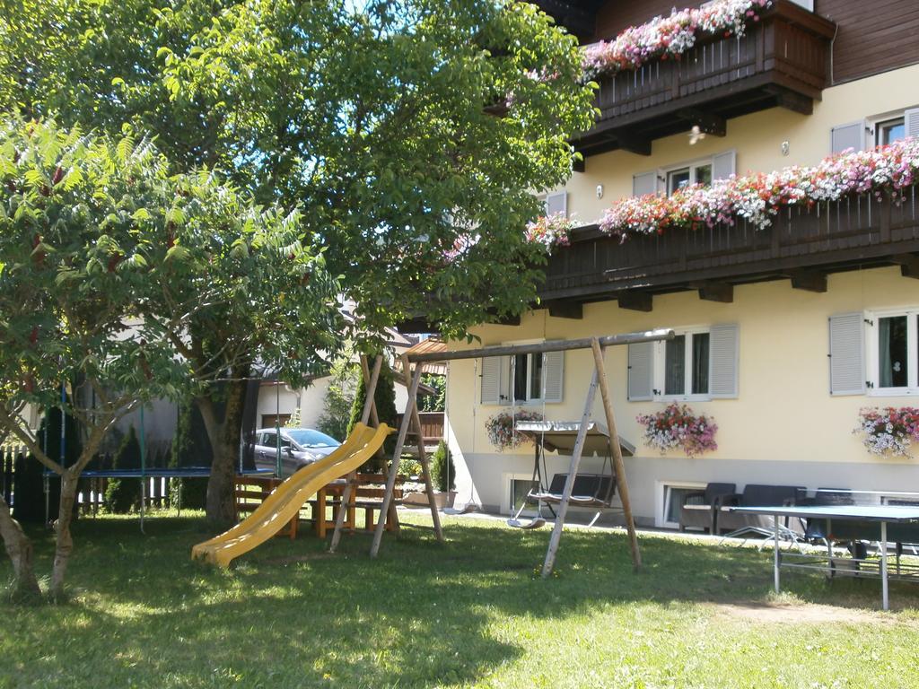 Garni Hattlerhof B&B Brunico Exterior photo