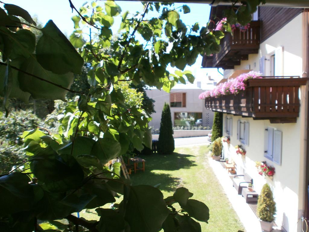 Garni Hattlerhof B&B Brunico Exterior photo